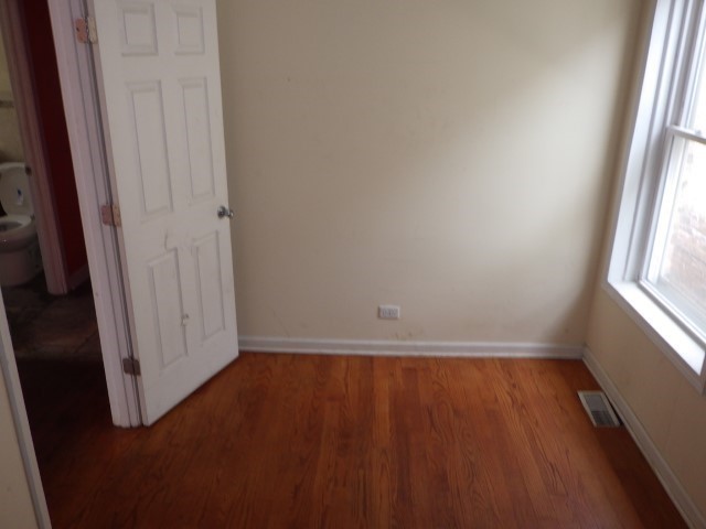7916 S East End Avenue Property Photo 6