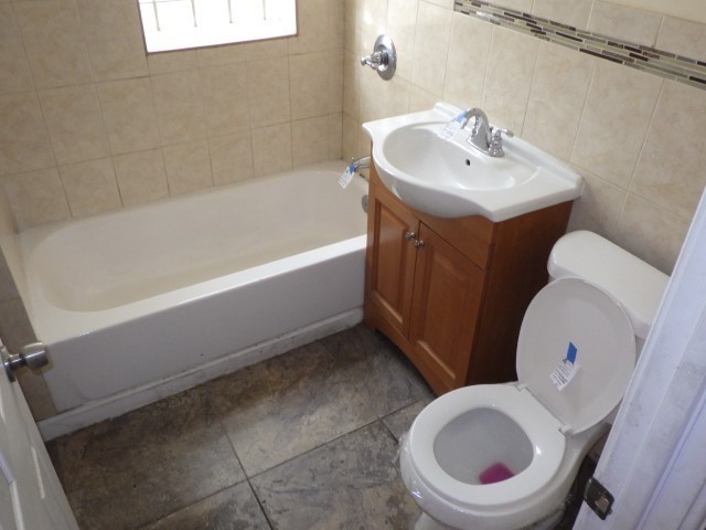 7916 S East End Avenue Property Photo 7