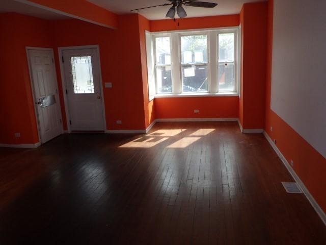 7916 S East End Avenue Property Photo 8