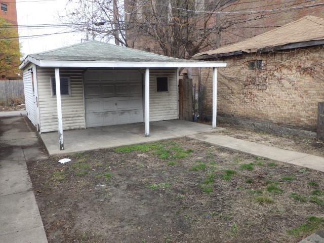 7916 S East End Avenue Property Photo 17