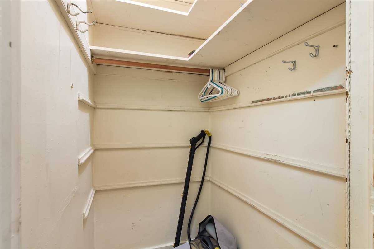 1633 E Hyde Park Boulevard 1d Property Photo 21