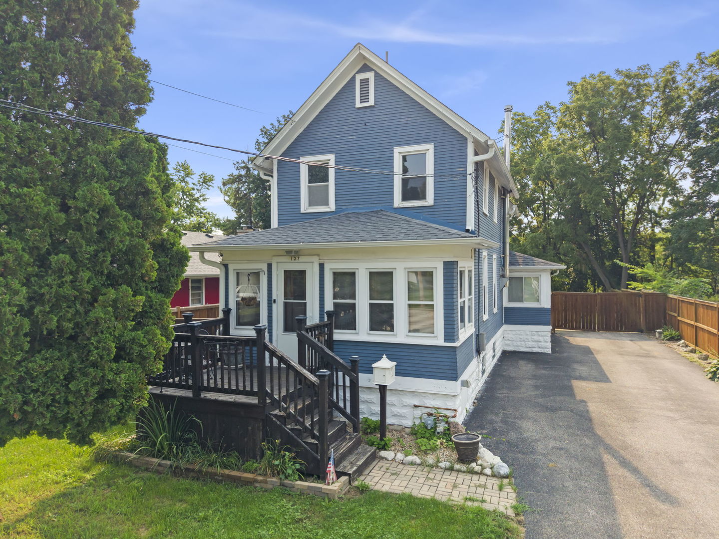 127 S River Street Property Photo 1