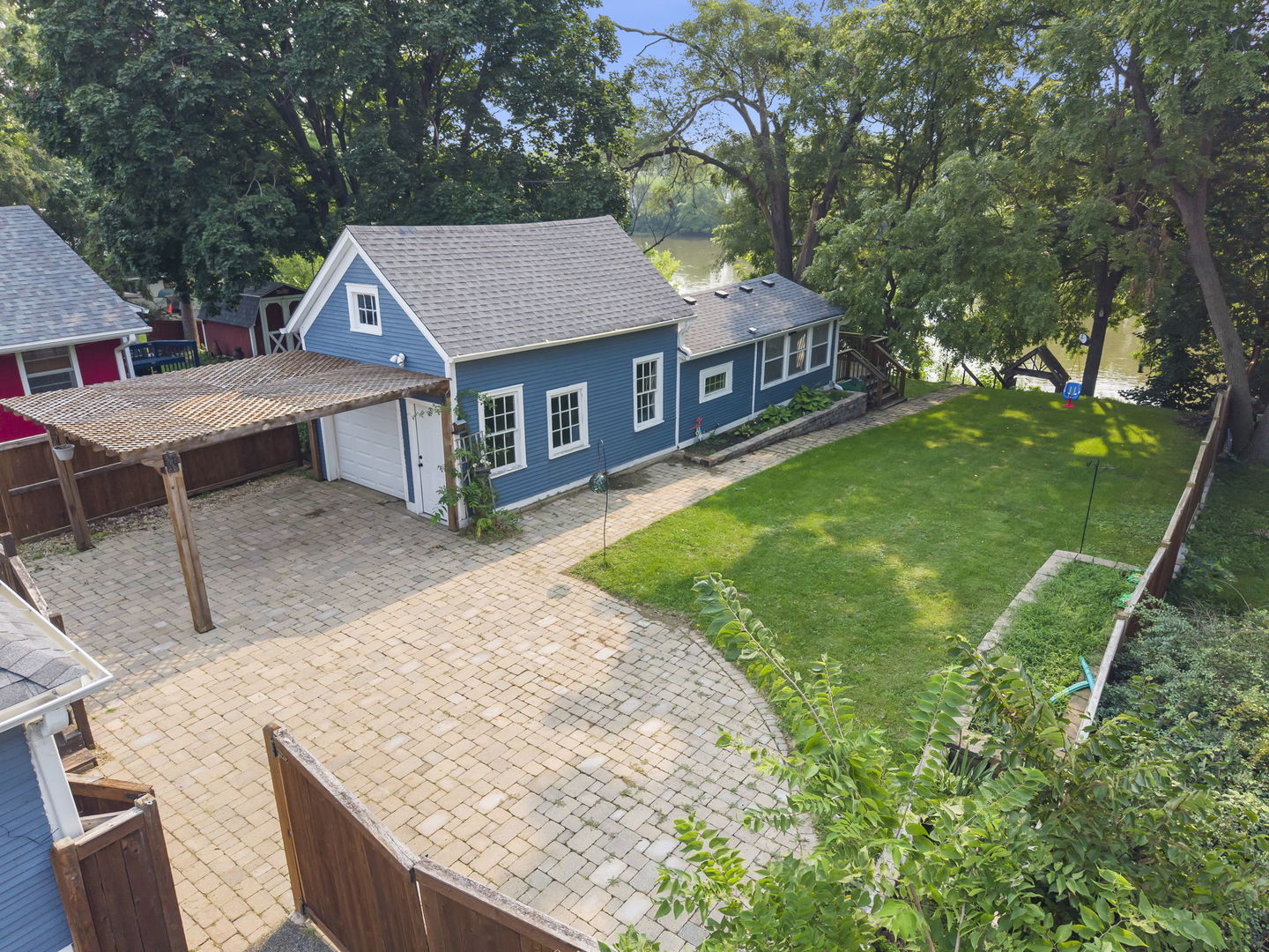 127 S River Street Property Photo 2