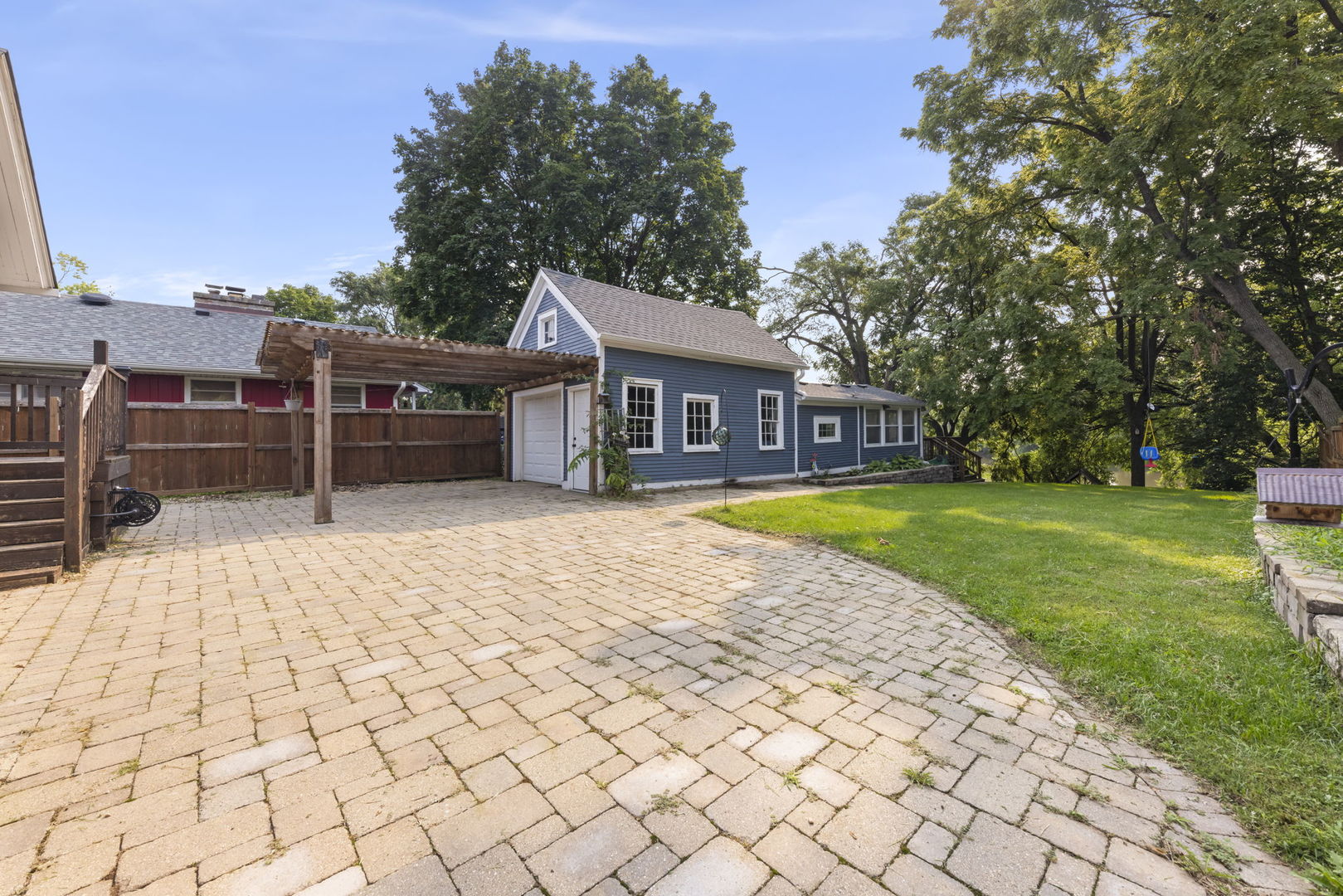 127 S River Street Property Photo 3