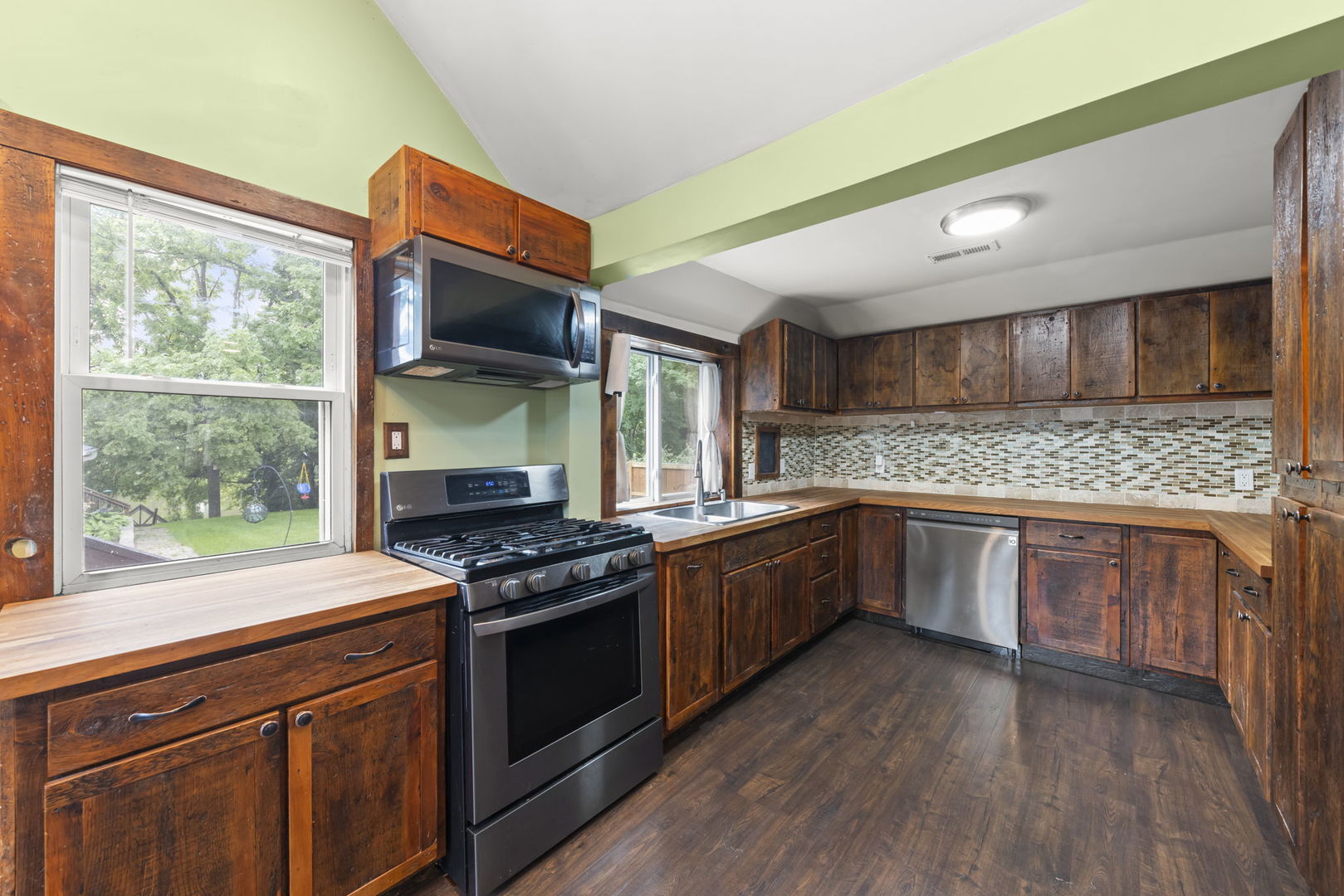127 S River Street Property Photo 13