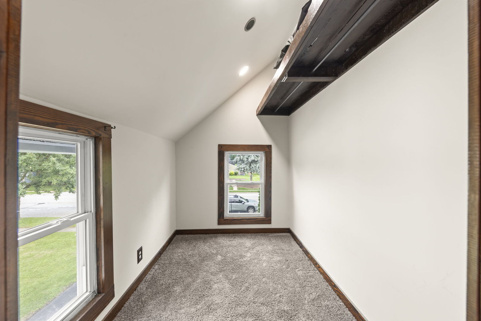 127 S River Street Property Photo 22