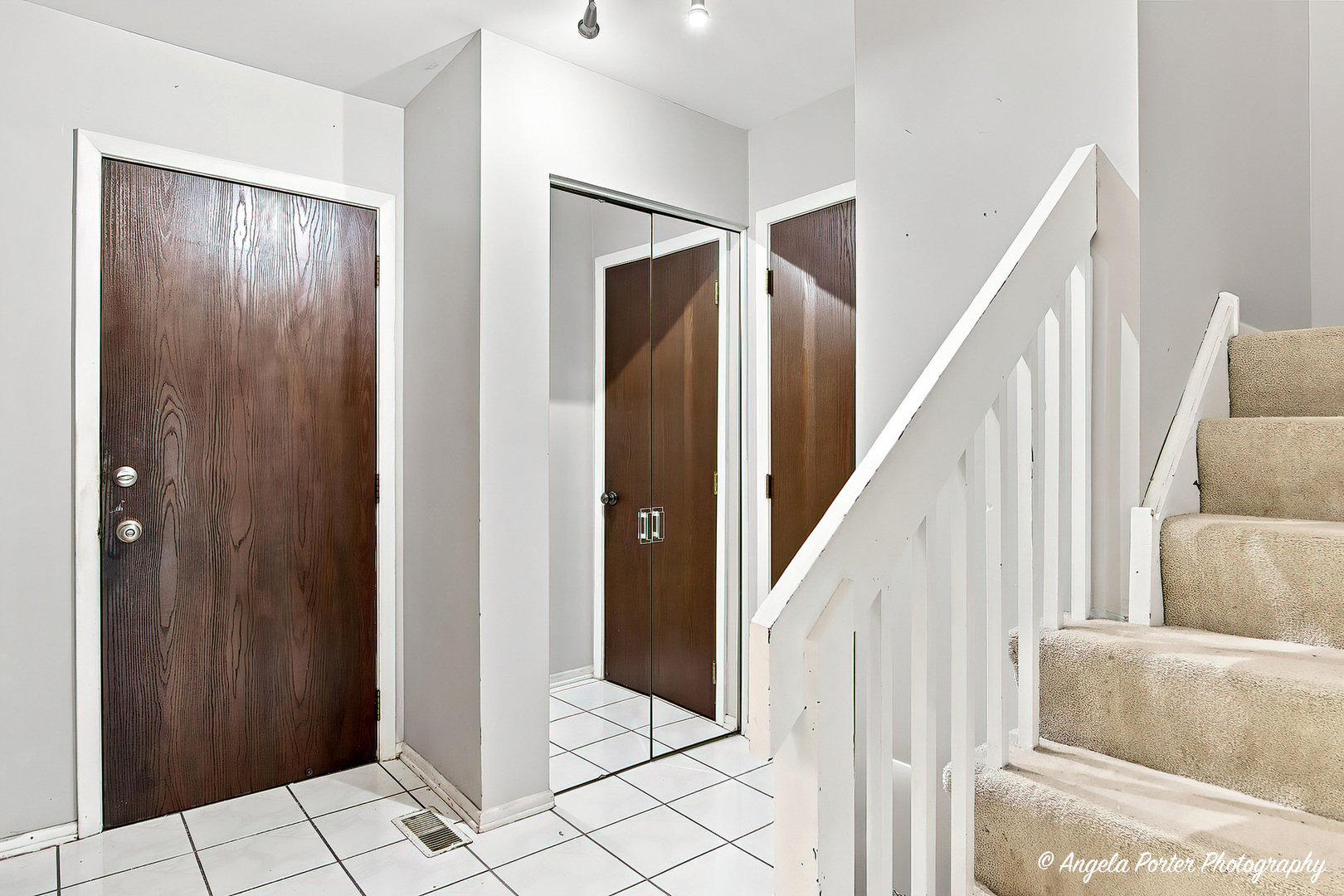 246 Shadowbend Drive Property Photo 3
