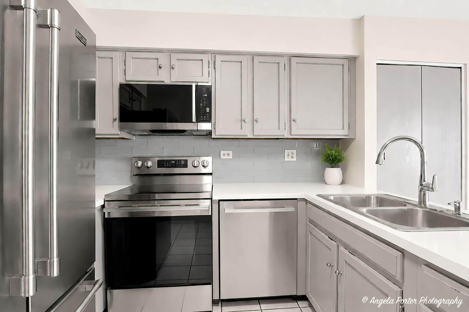 246 Shadowbend Drive Property Photo 4