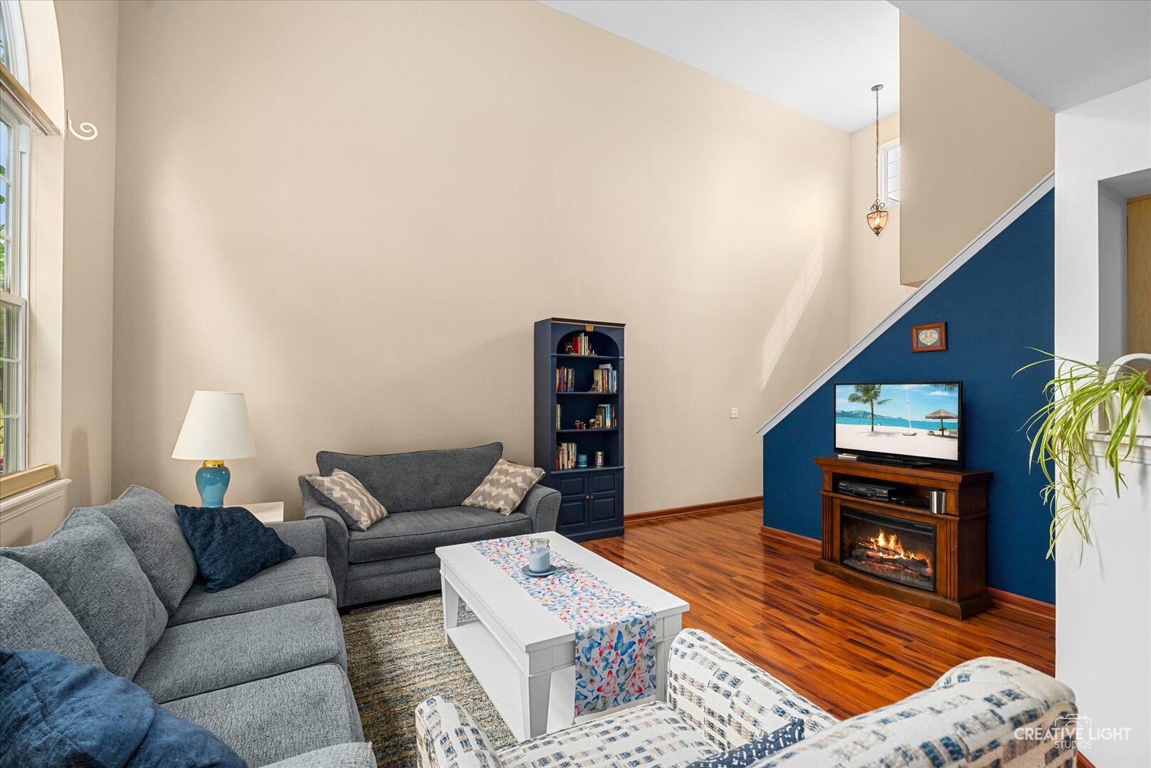 275 Capitol Drive B Property Photo 4