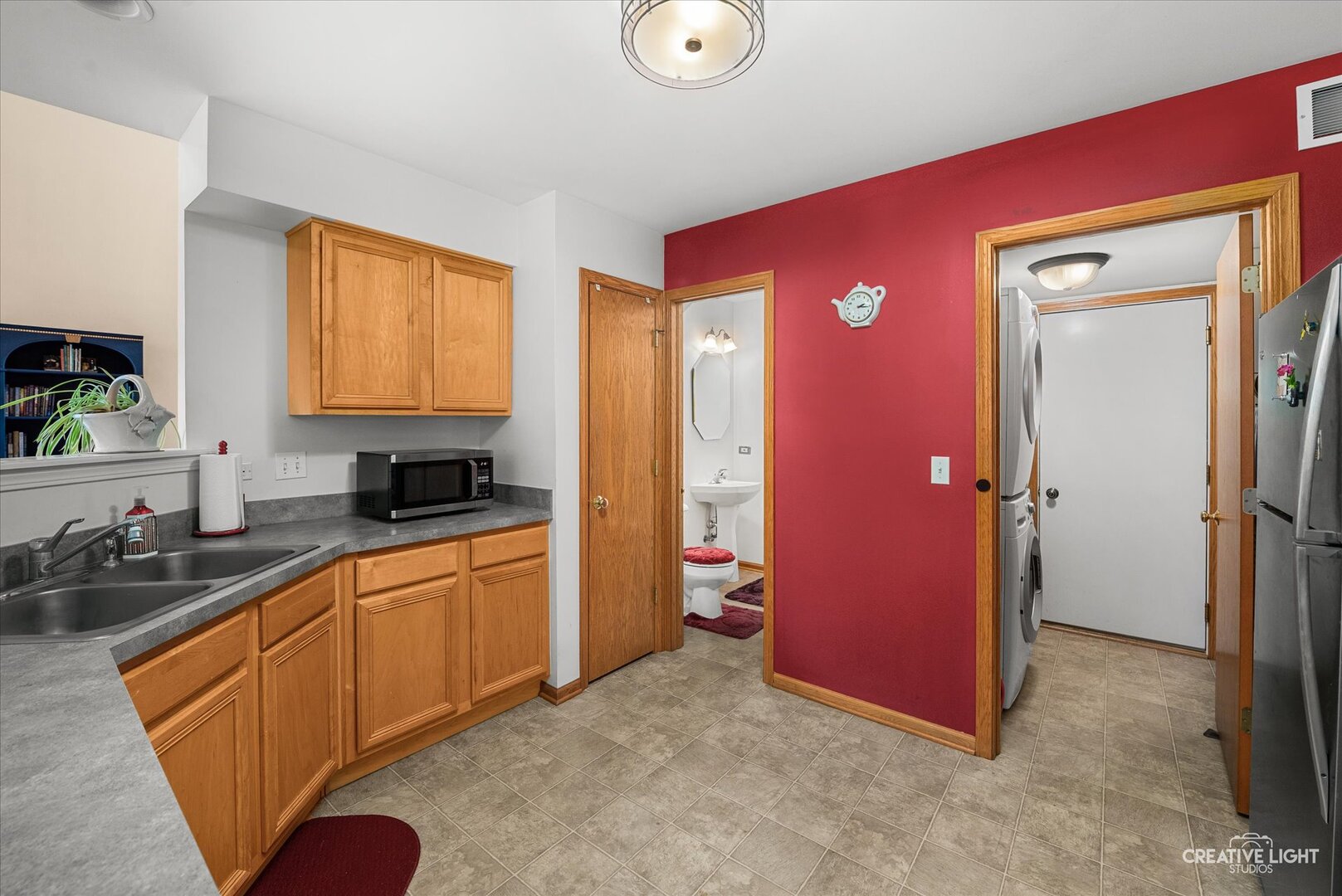 275 Capitol Drive B Property Photo 8
