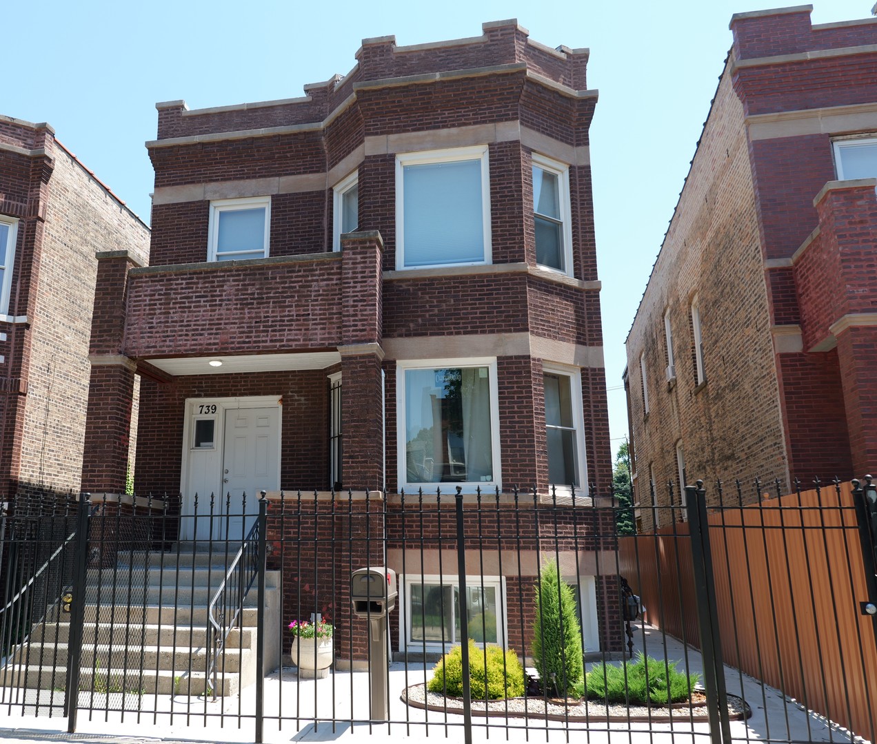 739 N Trumbull Avenue Property Photo 1