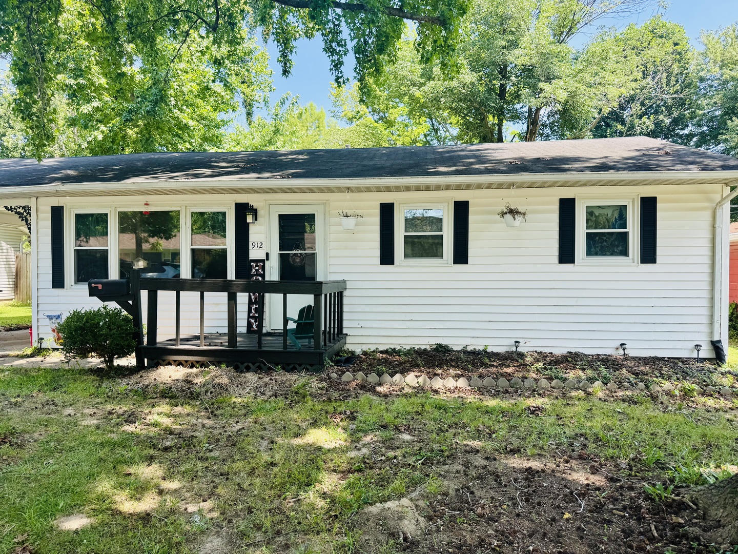 912 Boston Road Property Photo 1