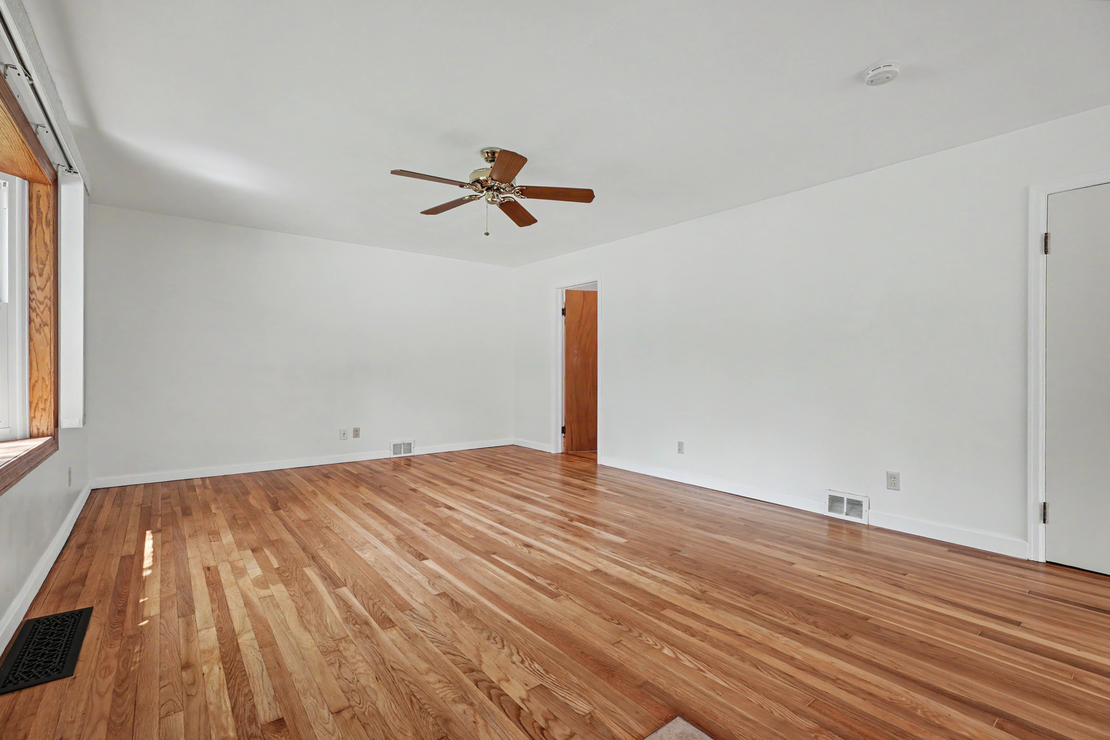 718 Dover Place Property Photo 5