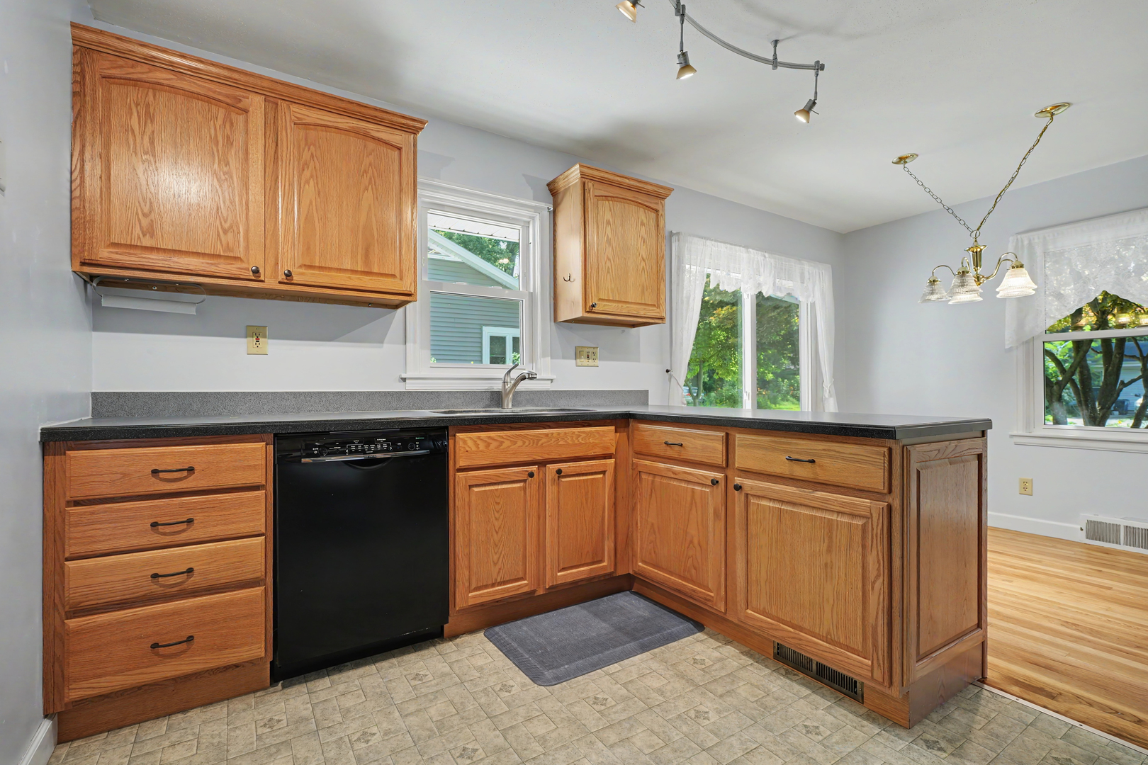 718 Dover Place Property Photo 12