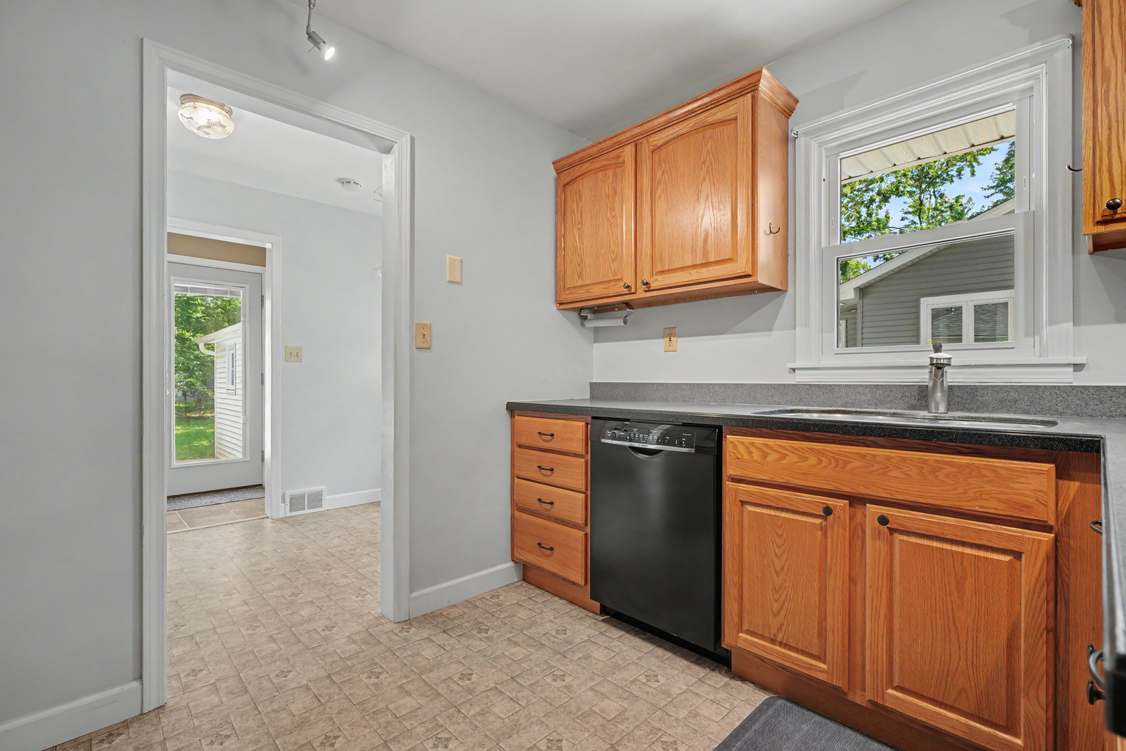 718 Dover Place Property Photo 13