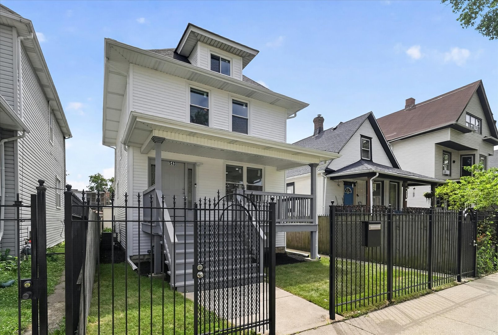 543 N Leclaire Avenue Property Photo 2