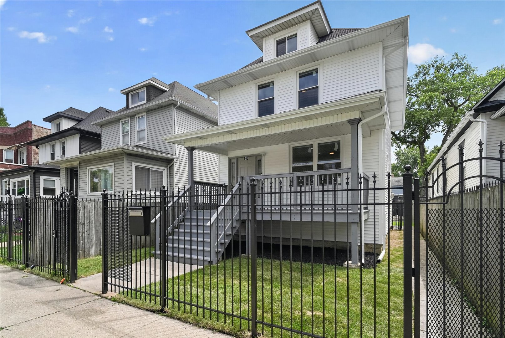 543 N Leclaire Avenue Property Photo 3