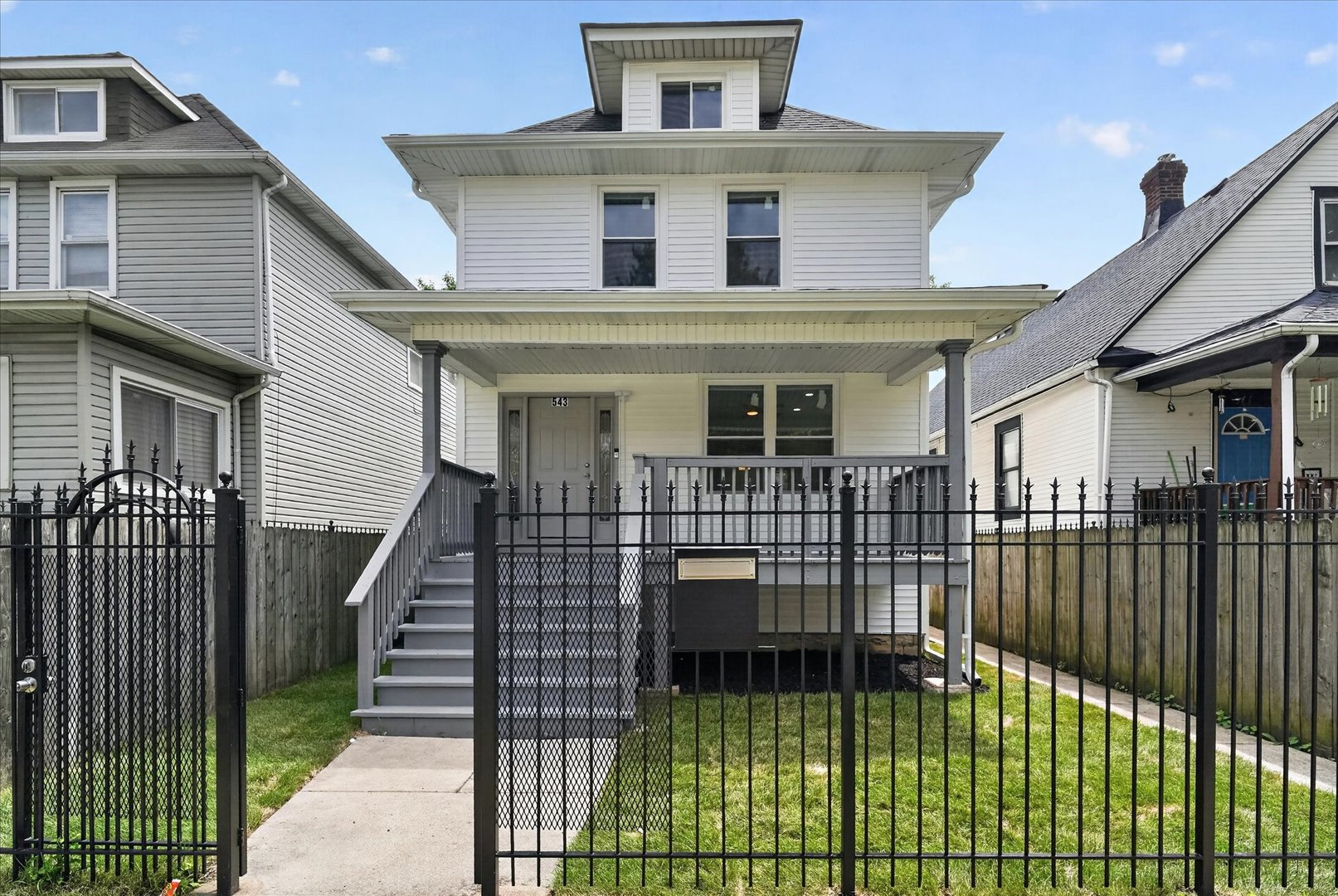 543 N Leclaire Avenue Property Photo 4