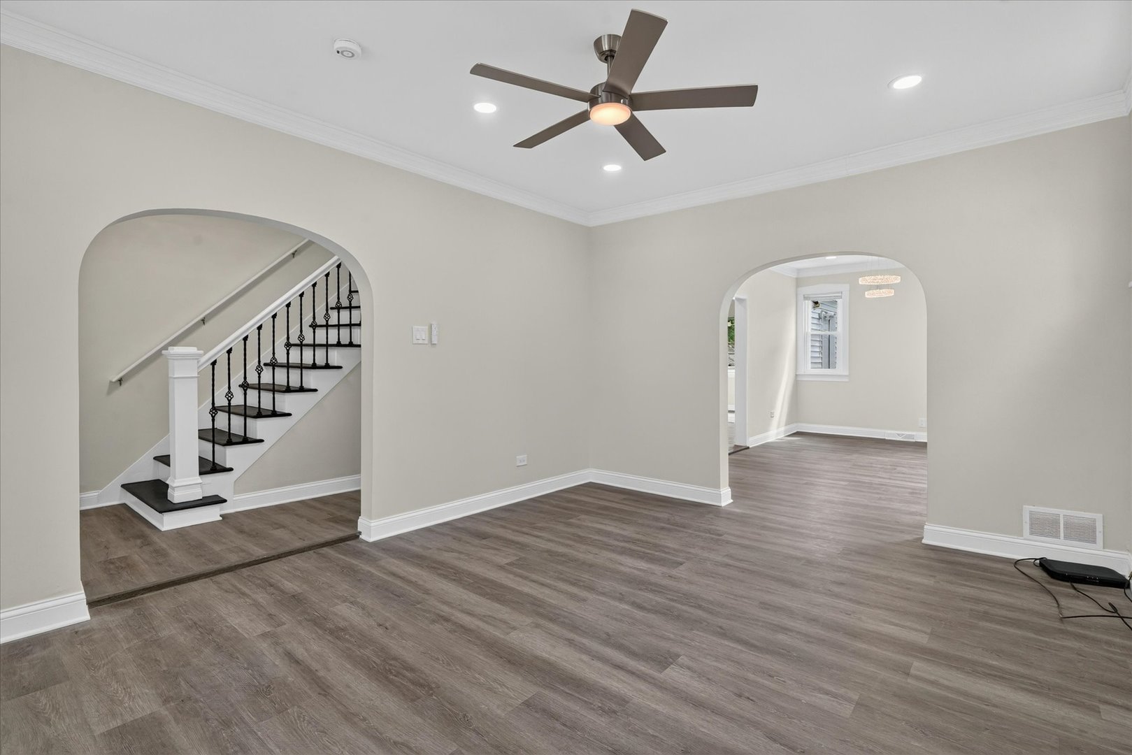 543 N Leclaire Avenue Property Photo 10