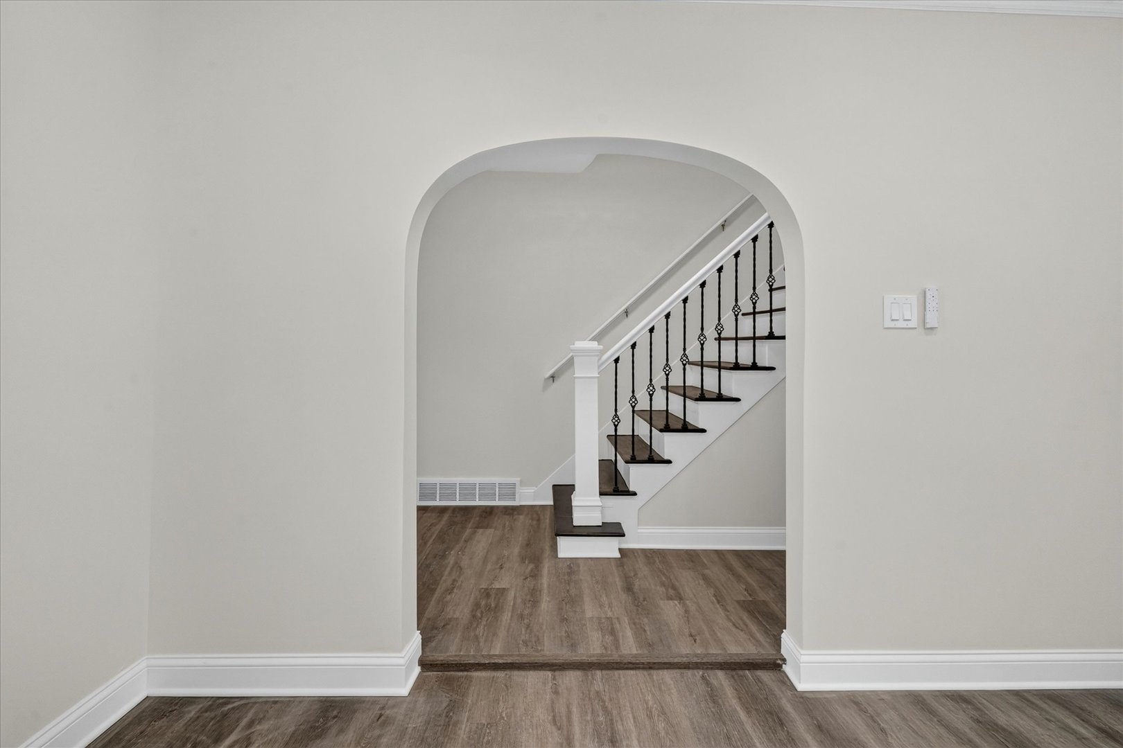 543 N Leclaire Avenue Property Photo 11