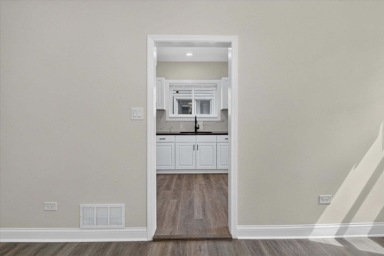 543 N Leclaire Avenue Property Photo 15