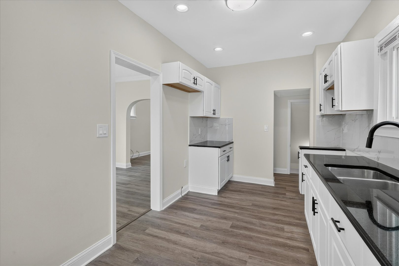 543 N Leclaire Avenue Property Photo 17