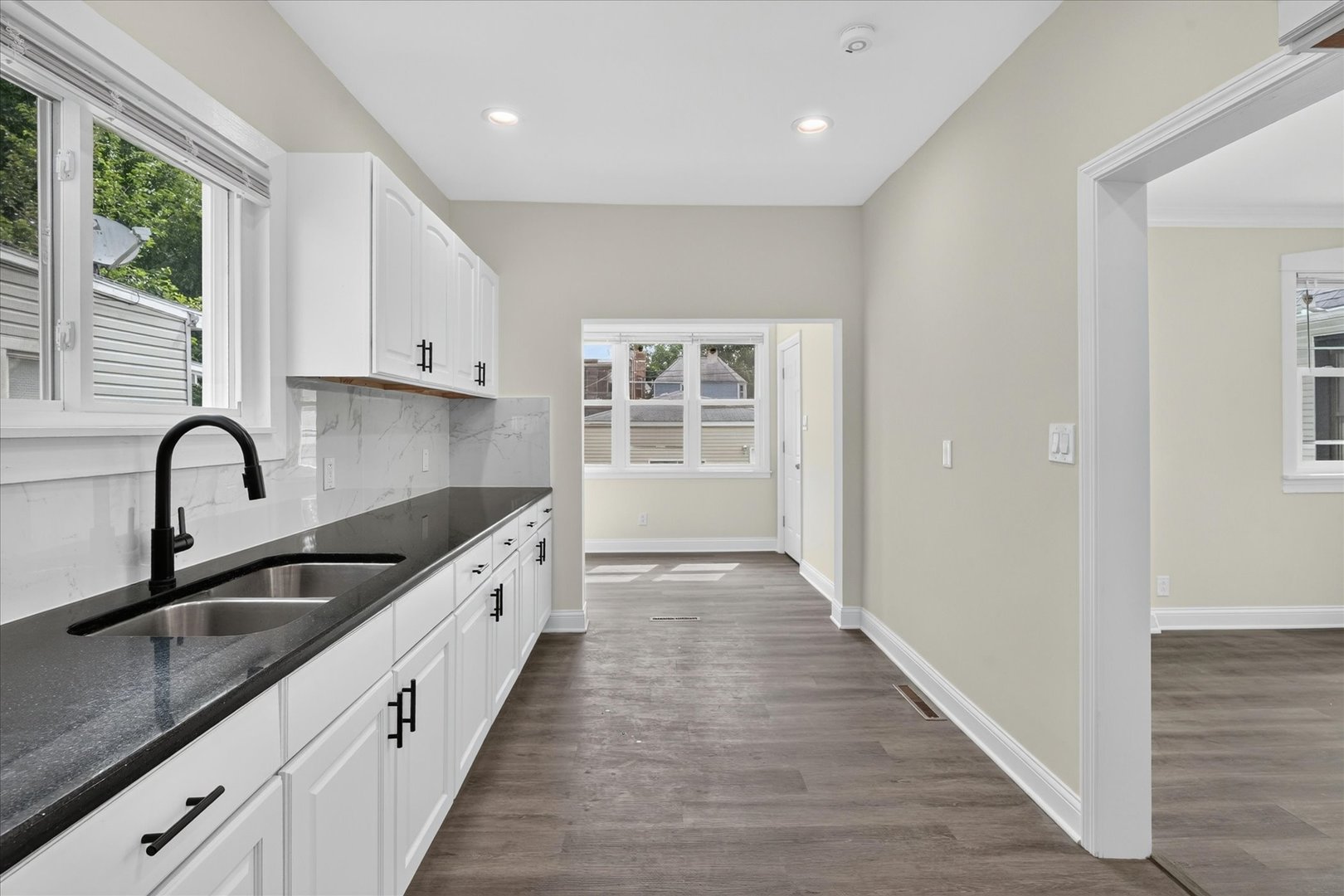 543 N Leclaire Avenue Property Photo 18