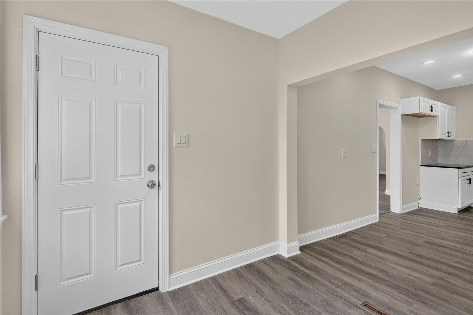 543 N Leclaire Avenue Property Photo 21