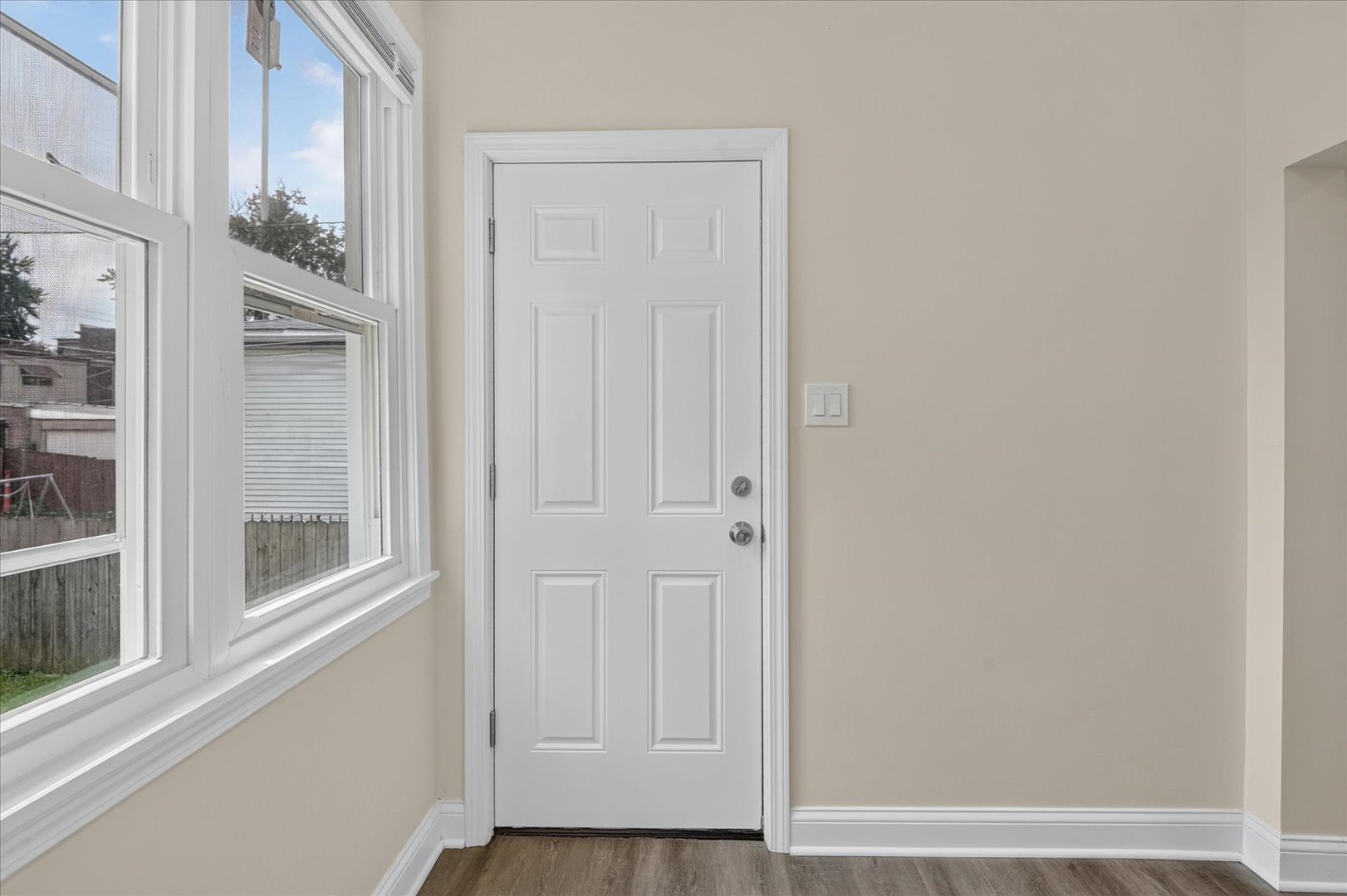 543 N Leclaire Avenue Property Photo 22