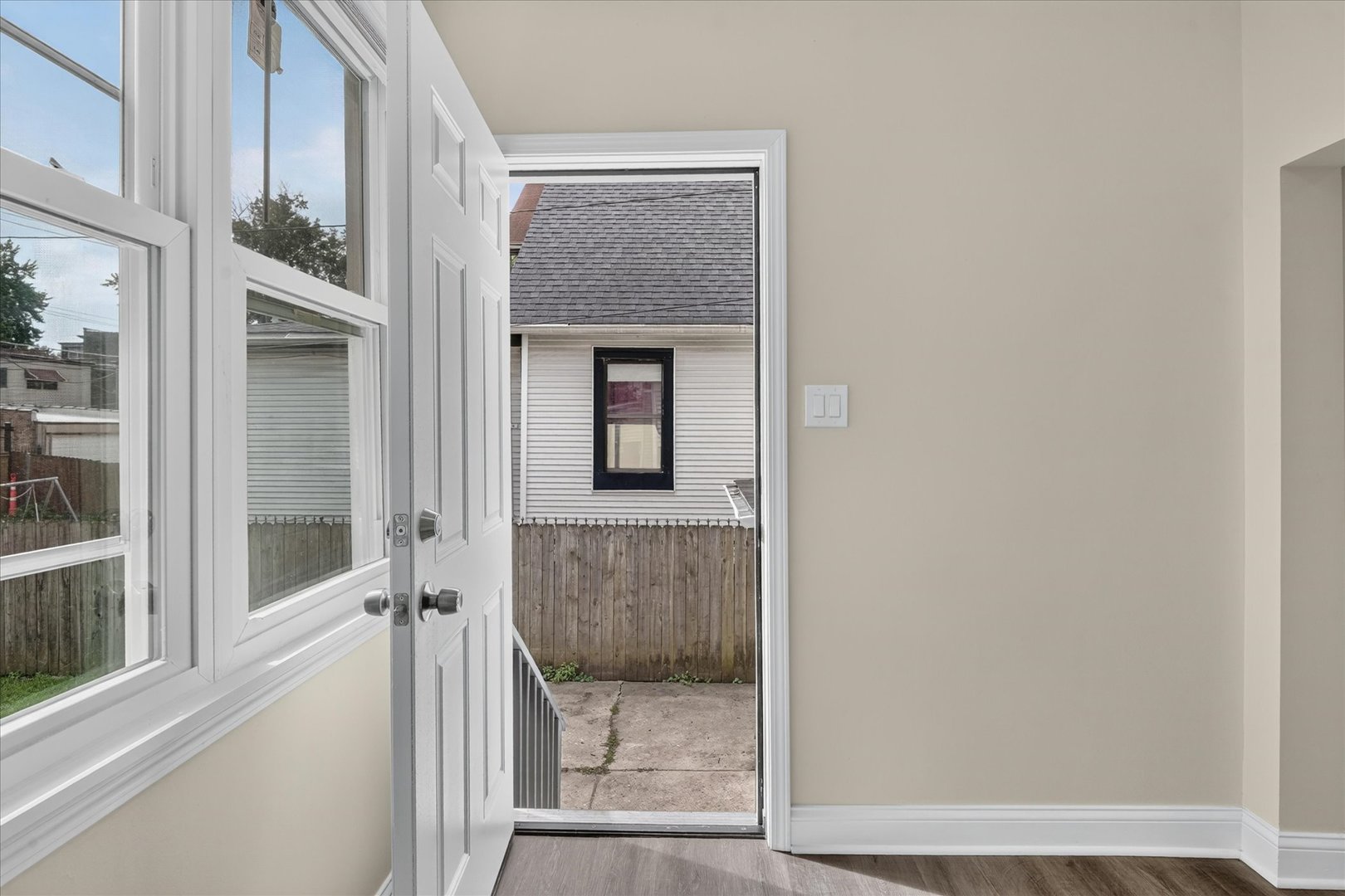 543 N Leclaire Avenue Property Photo 23