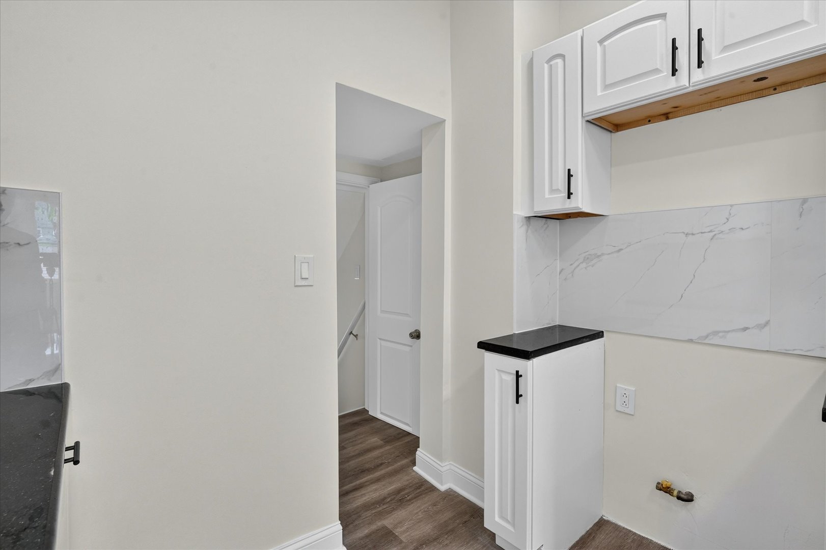 543 N Leclaire Avenue Property Photo 24