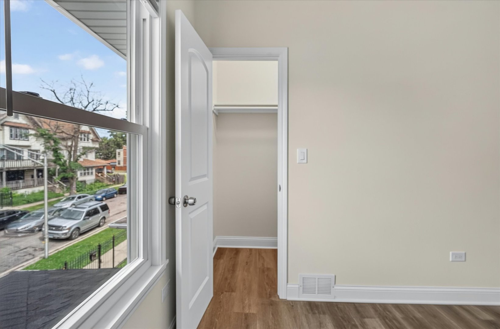 543 N Leclaire Avenue Property Photo 31