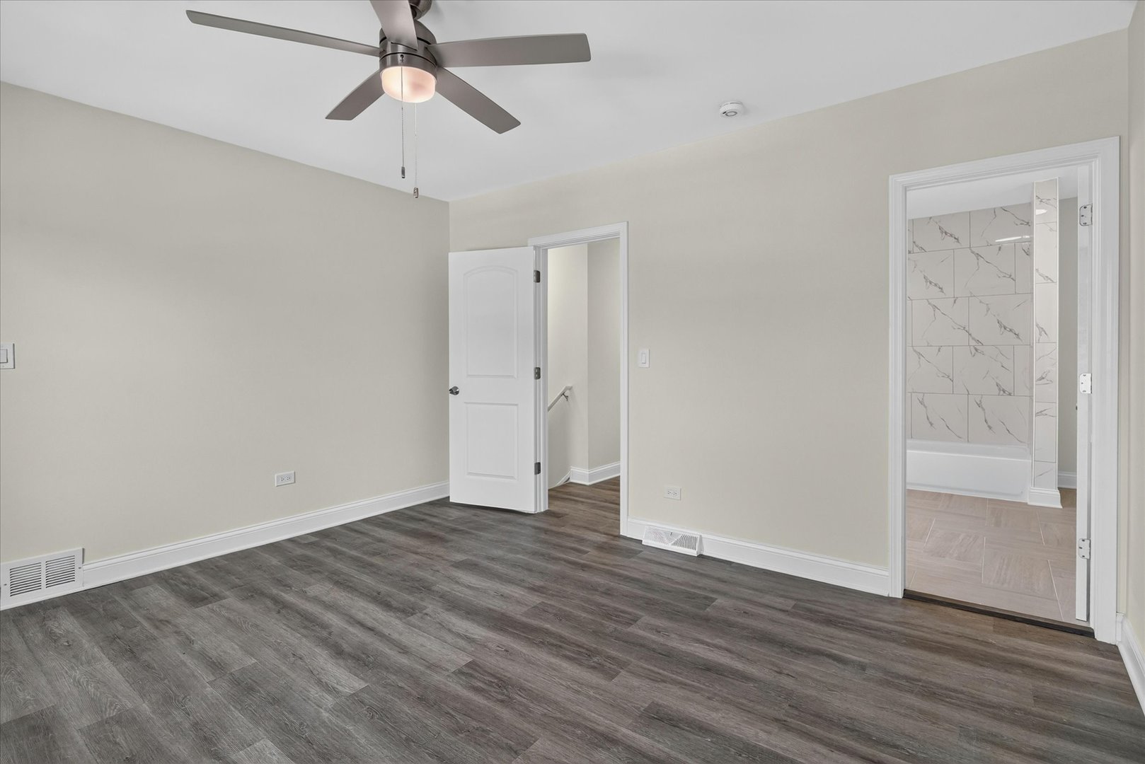 543 N Leclaire Avenue Property Photo 32