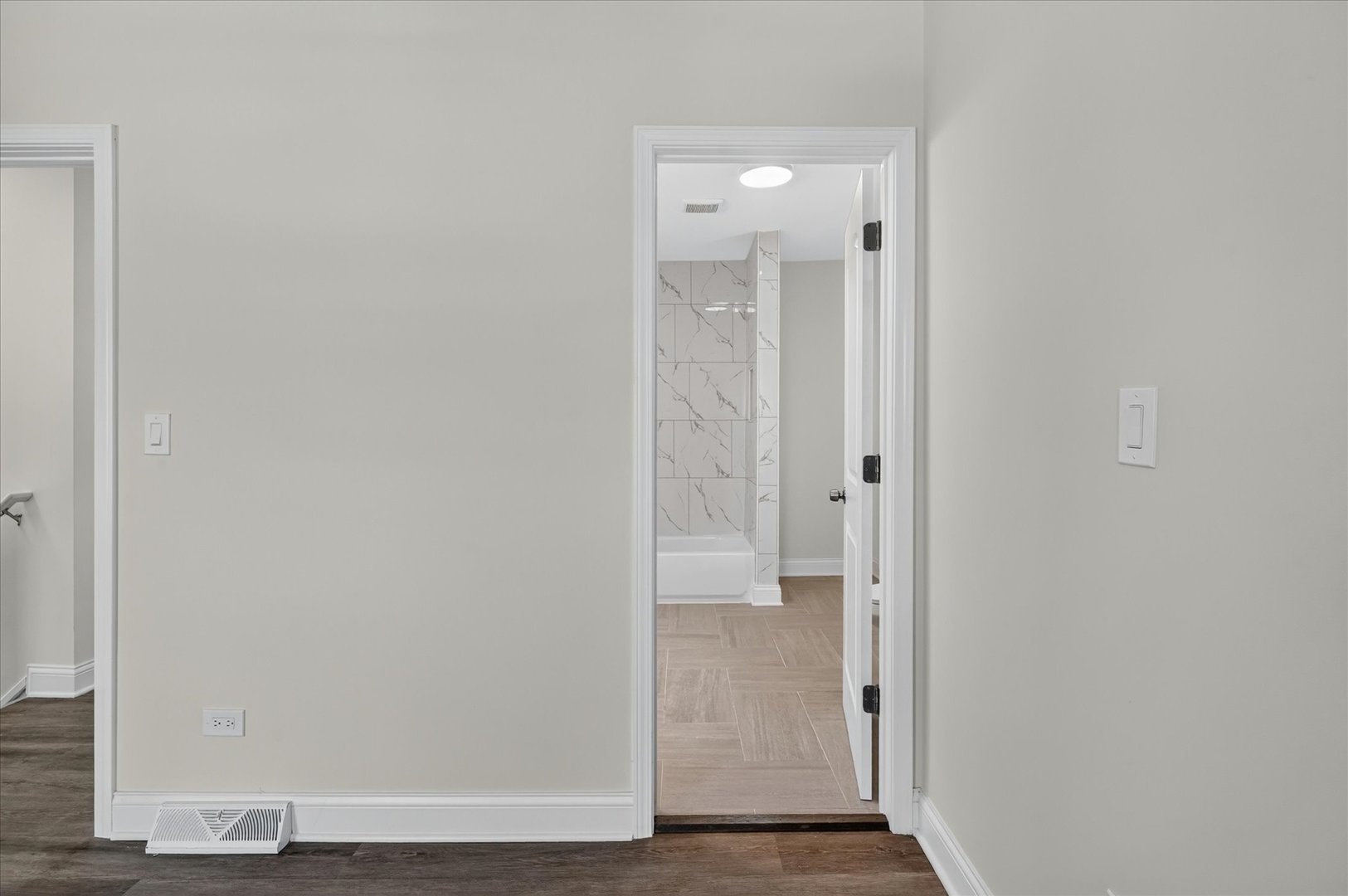 543 N Leclaire Avenue Property Photo 34