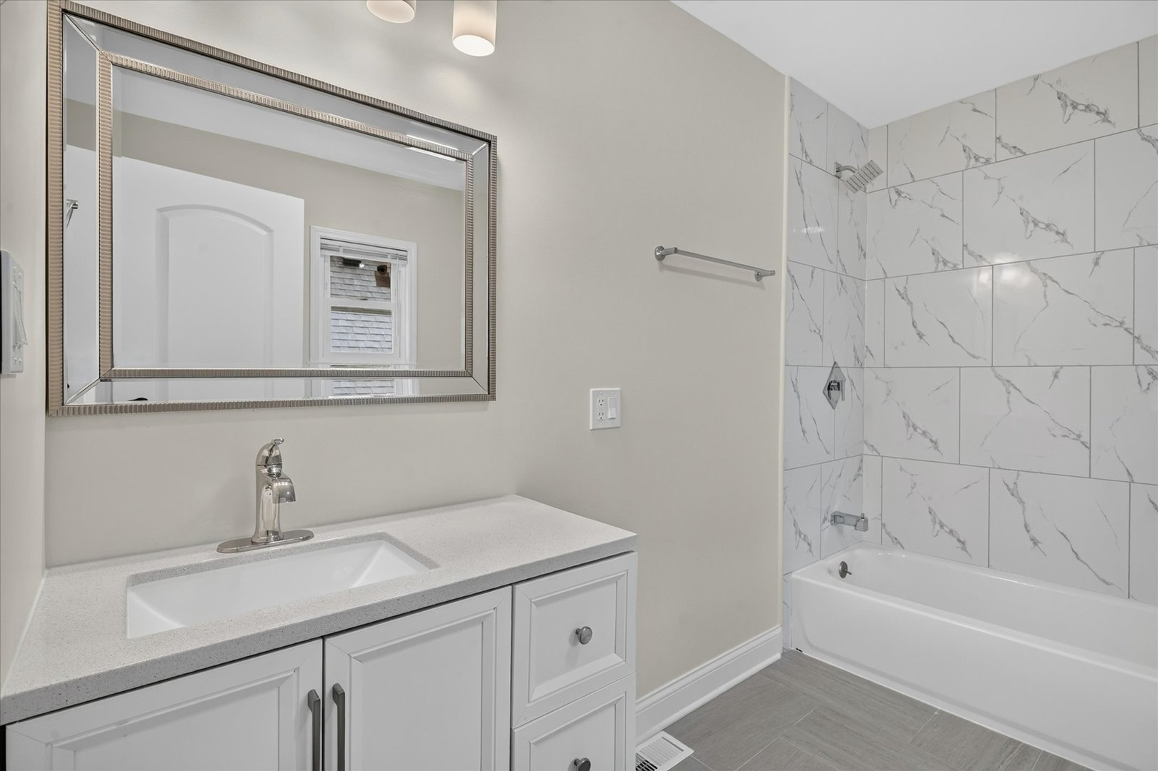 543 N Leclaire Avenue Property Photo 35