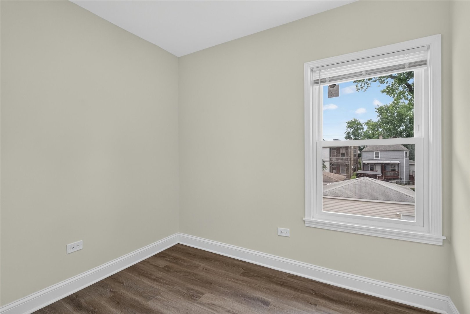 543 N Leclaire Avenue Property Photo 39