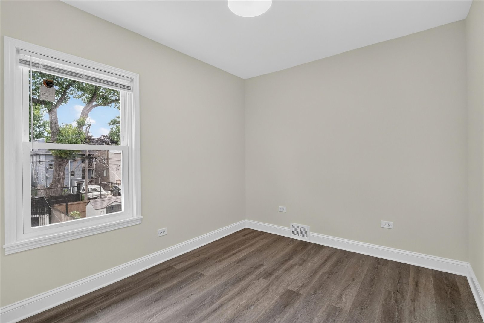 543 N Leclaire Avenue Property Photo 41