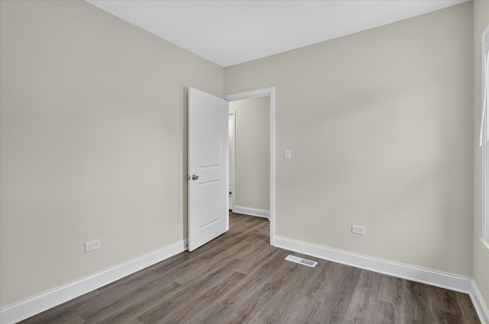 543 N Leclaire Avenue Property Photo 42