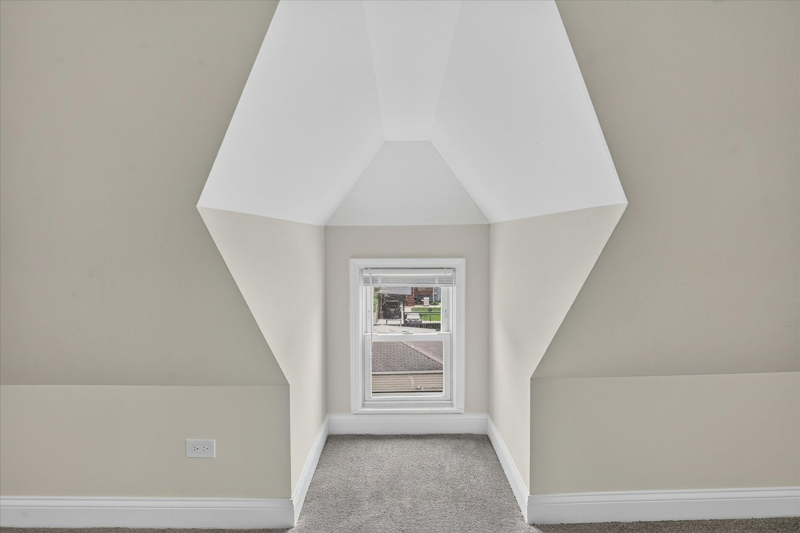 543 N Leclaire Avenue Property Photo 46