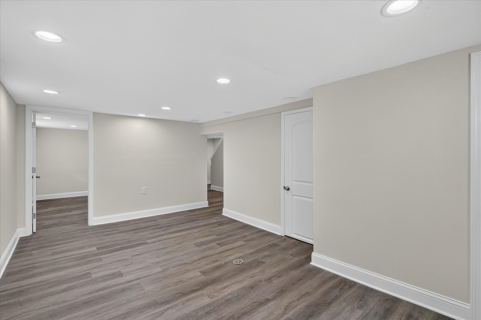 543 N Leclaire Avenue Property Photo 52