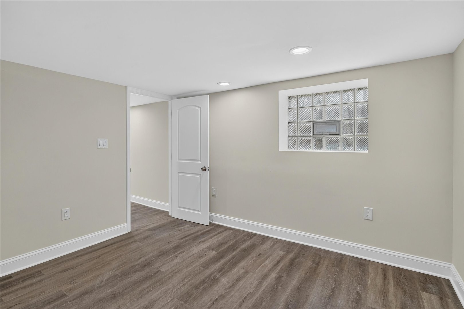 543 N Leclaire Avenue Property Photo 60