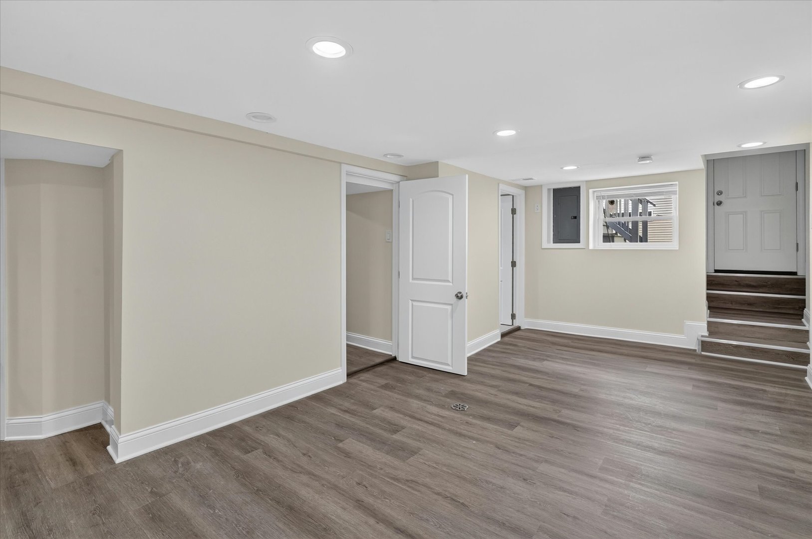 543 N Leclaire Avenue Property Photo 61