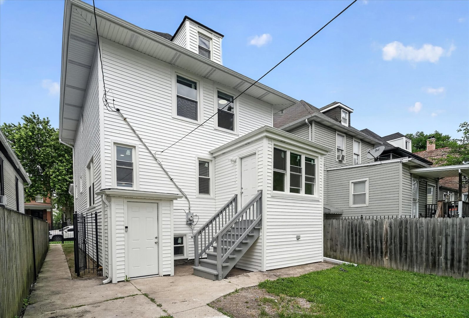 543 N Leclaire Avenue Property Photo 68