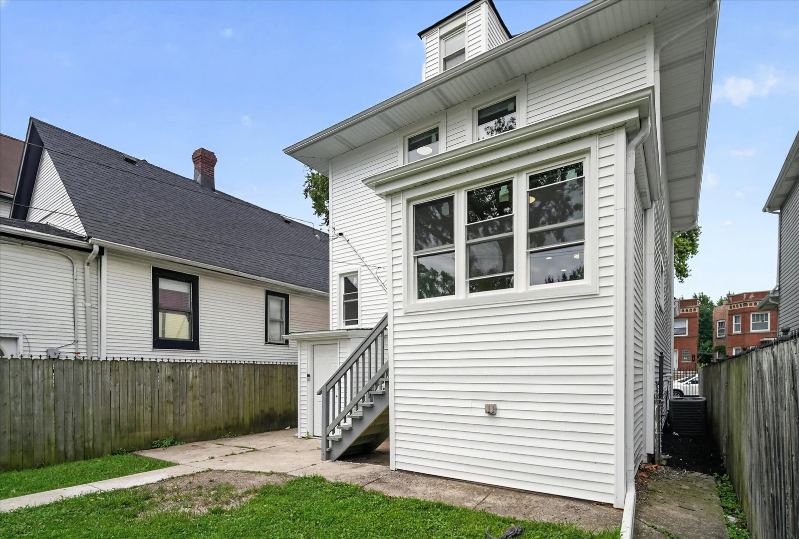 543 N Leclaire Avenue Property Photo 70