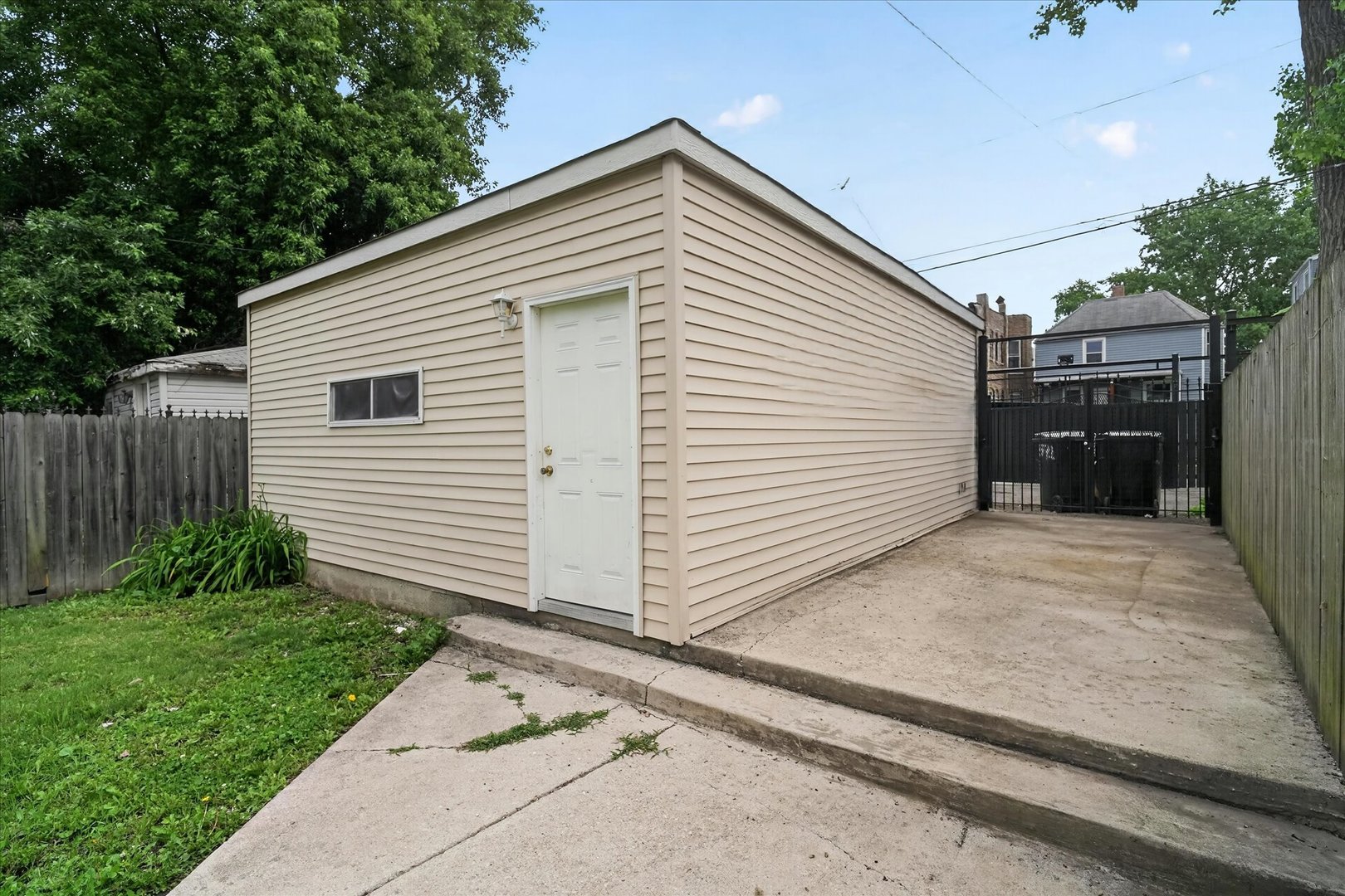 543 N Leclaire Avenue Property Photo 73