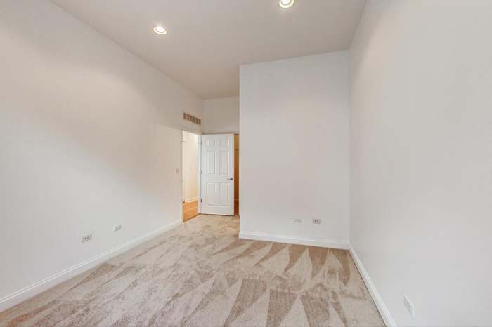 2035 S Indiana Avenue 410 Property Photo 9
