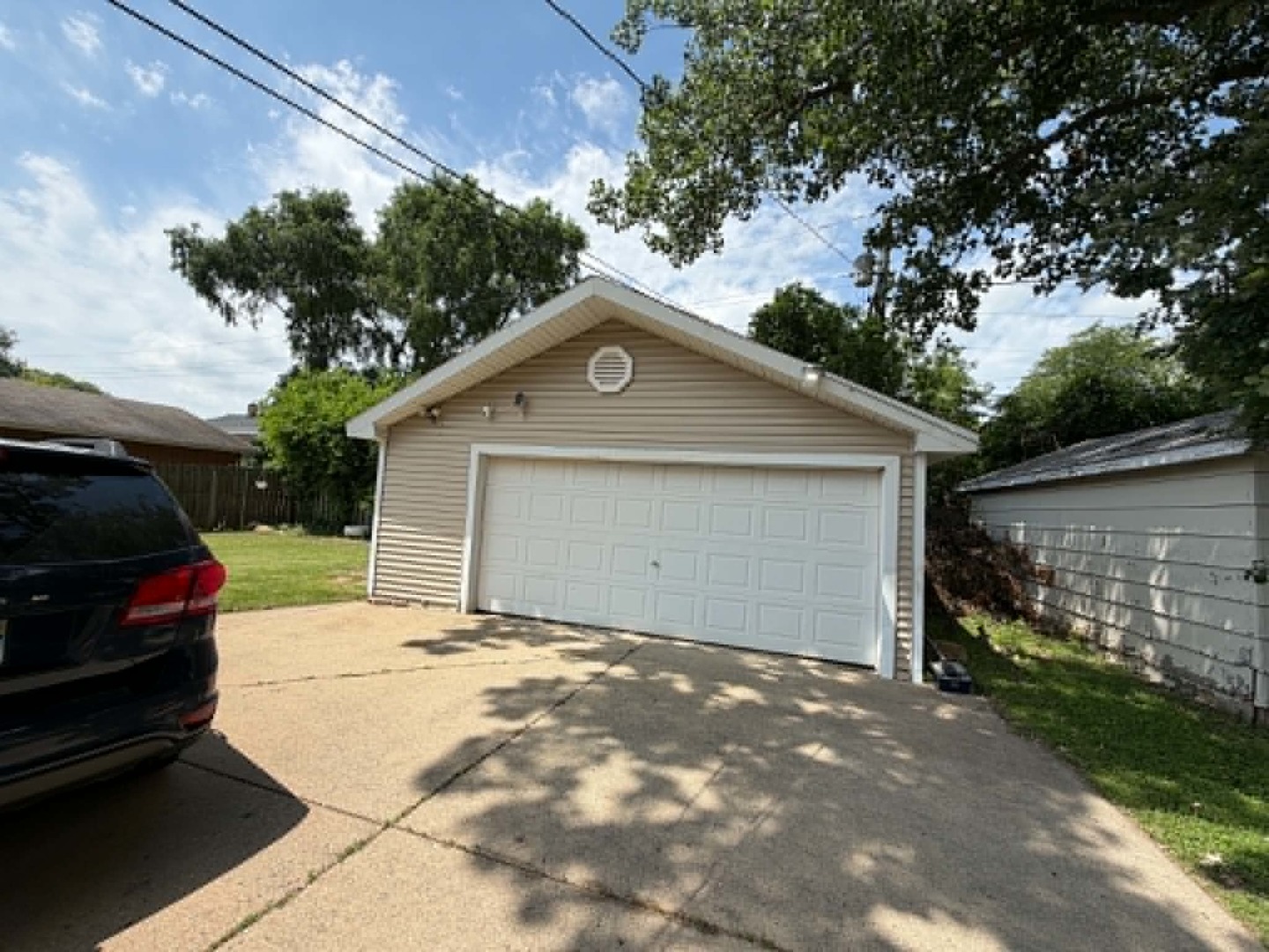 2444 Linden Avenue Property Photo 2