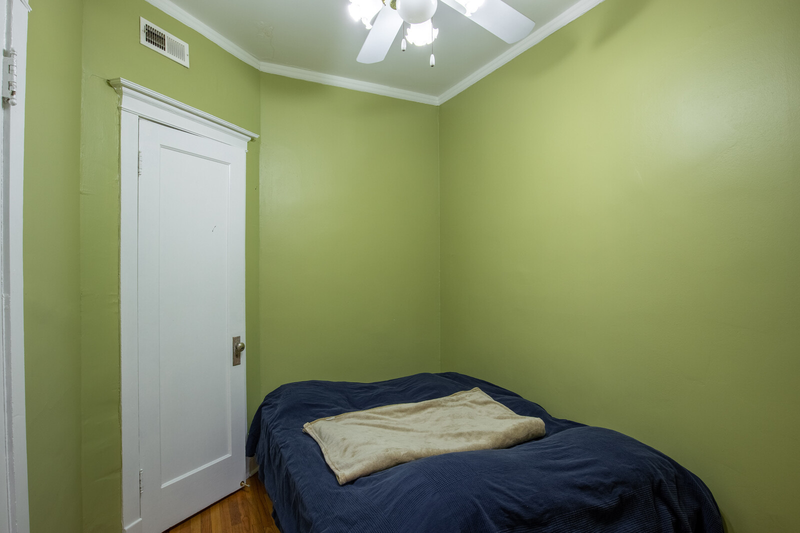 945 E Hyde Park Boulevard 3 Property Photo 4