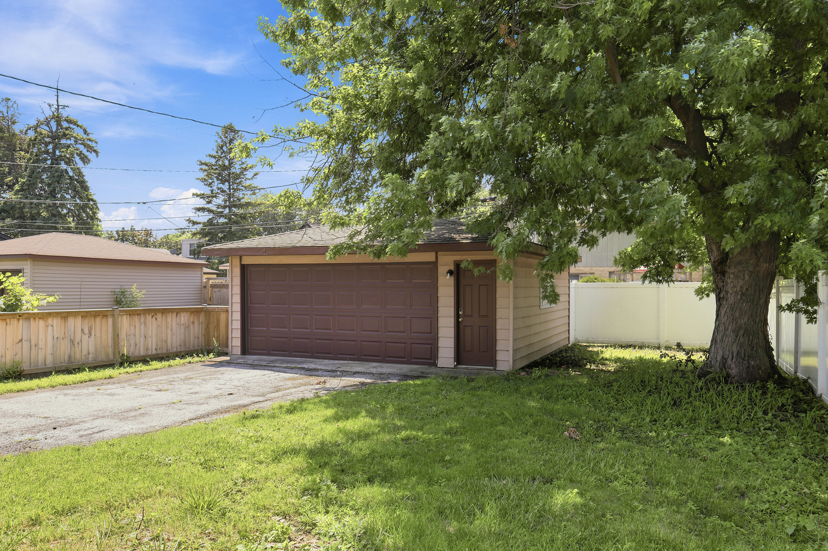 9300 S Francisco Avenue Property Photo 4