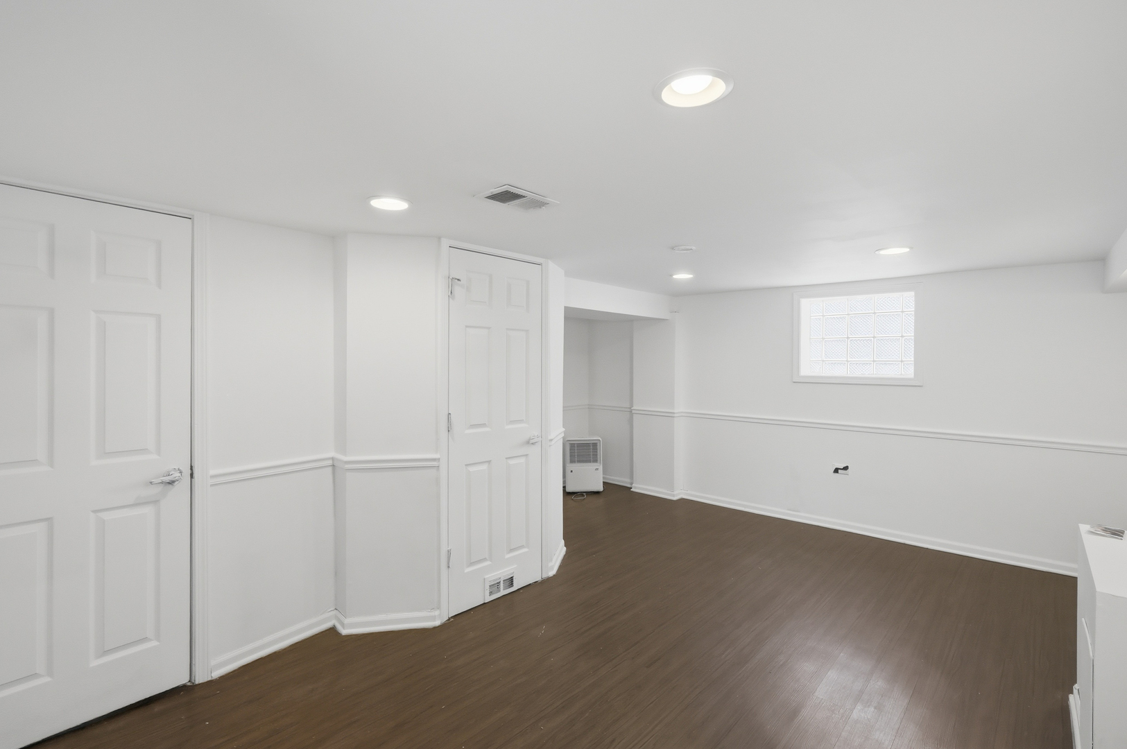 9300 S Francisco Avenue Property Photo 10
